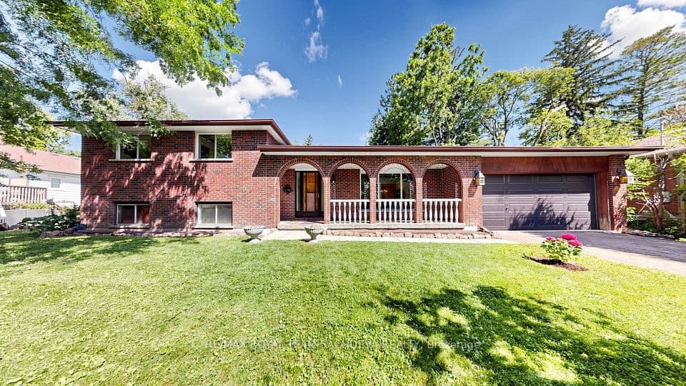 68 Fergalea Avenue, Toronto, ON M1E 3L6 – main photo