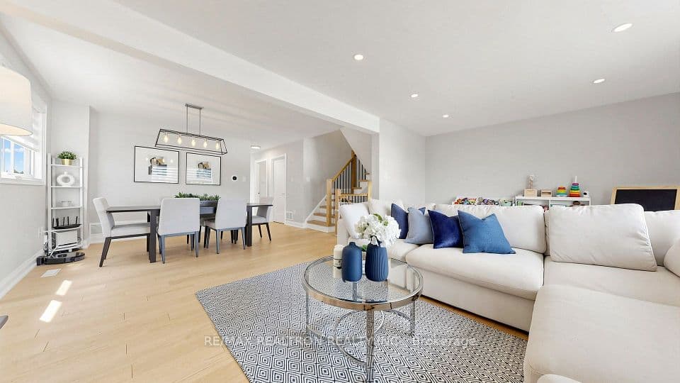 2221 Warden Avenue, Toronto, ON M1T 1V5 – main photo