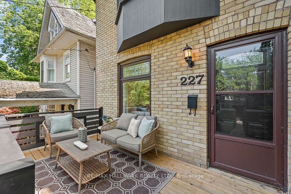 227 Waverley Road, Toronto, ON M4L 3T4 – photo 2