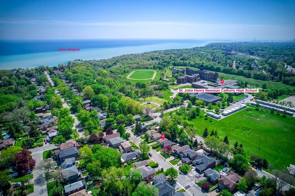 10 Thatcher Avenue, Toronto, ON M1M 2M2 – main photo