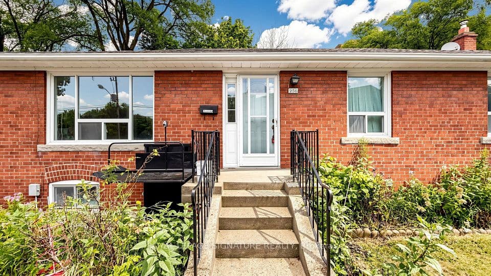 256 Ferris Road, Toronto, ON M4B 1H6 – photo 2