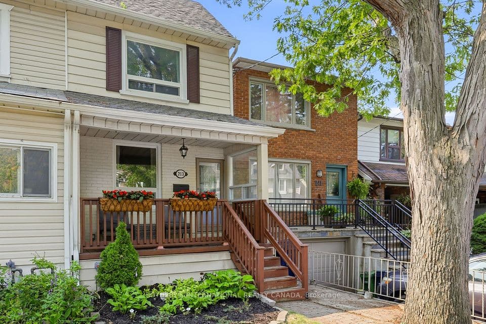 213 Oakcrest Avenue, Toronto, ON M4C 1B8 – main photo