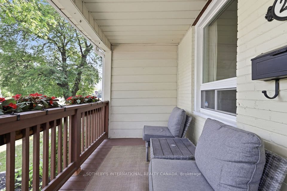 213 Oakcrest Avenue, Toronto, ON M4C 1B8 – photo 2
