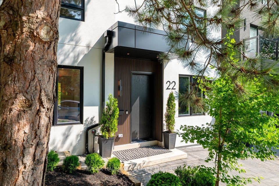 22 Harriet Street, Toronto, ON M4L 2E9 – photo 2