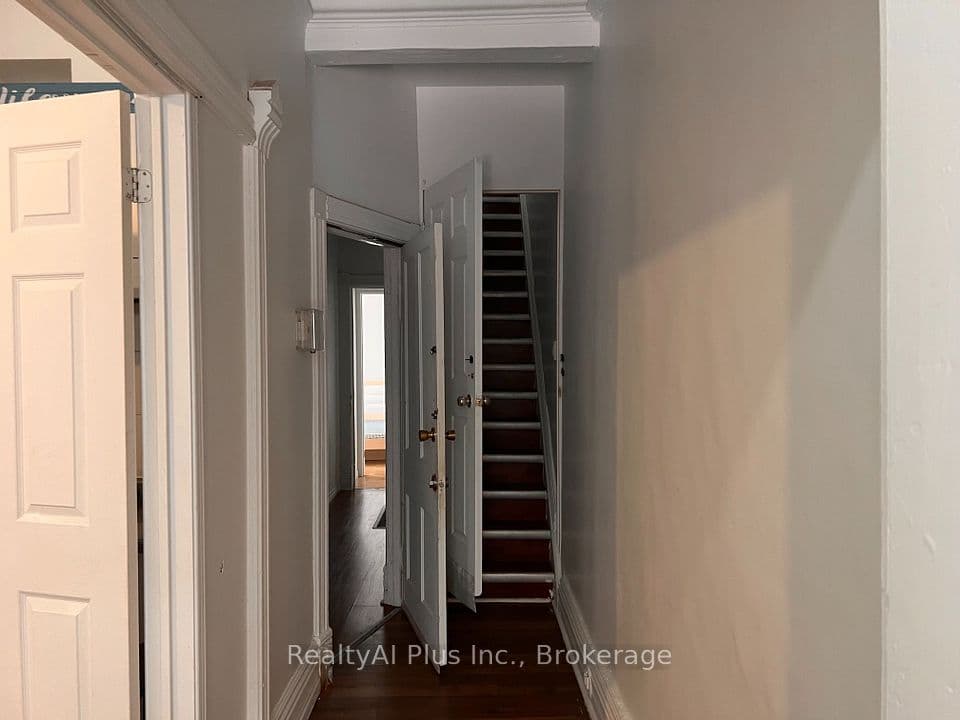 182 Boulton Avenue, Toronto, ON M4M 2J9 – photo 3