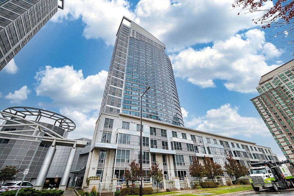 38 Lee Centre Drive 2605, Toronto, ON M1H 3J7 – main photo