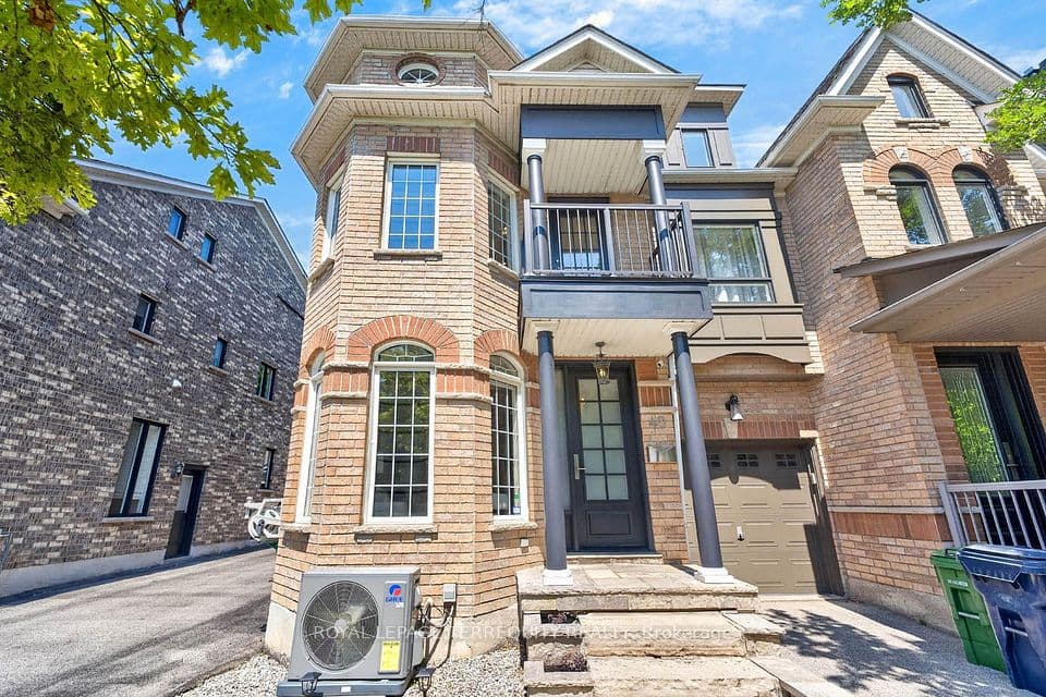 40 Whistle Post Street, Toronto, ON M4E 3W8 – main photo
