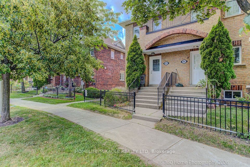 2 Hedge End Road 85, Toronto, ON M1B 5Z8 – main photo