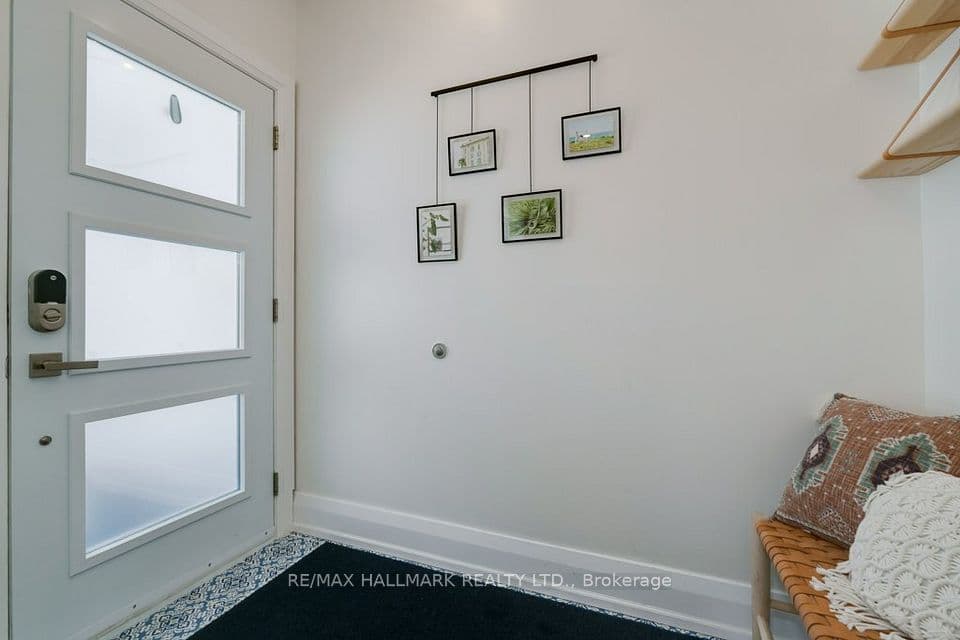 338 Kenilworth Avenue, Toronto, ON M4L 3S8 – photo 2