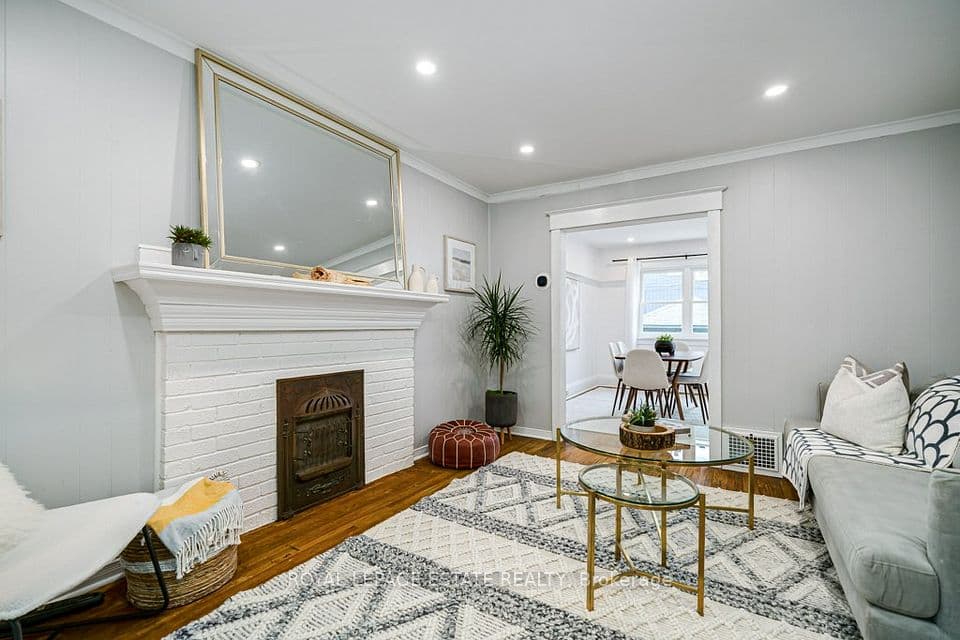 212 Lawlor Avenue, Toronto, ON M4E 3M1 – photo 3