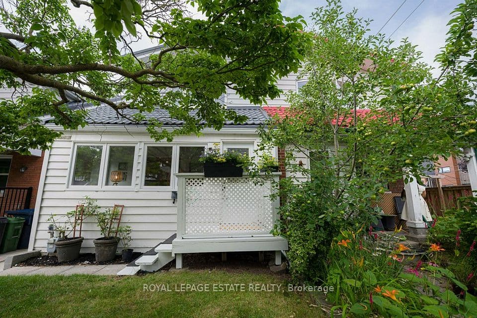 212 Lawlor Avenue, Toronto, ON M4E 3M1 – photo 2