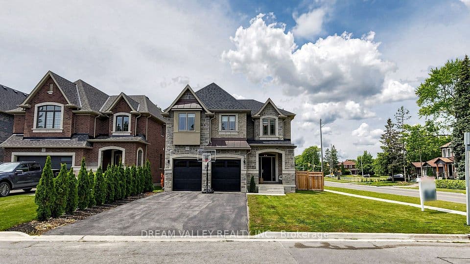 224 Severn St Street, Oshawa, ON L1J 8H7 – main photo