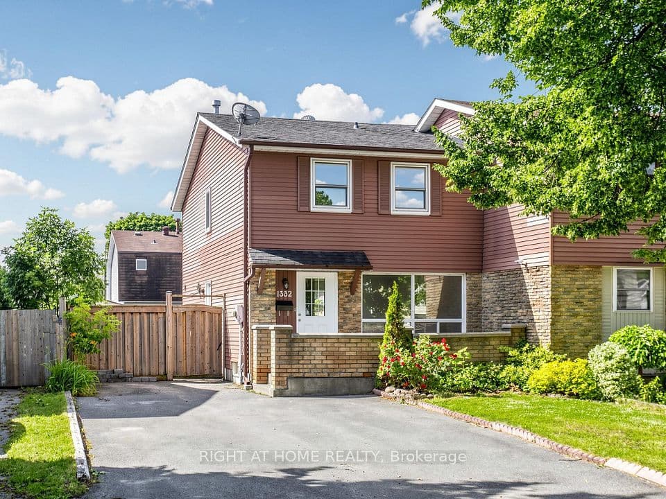 1332 Fenelon Crescent, Oshawa, ON L1J 6G1 – main photo