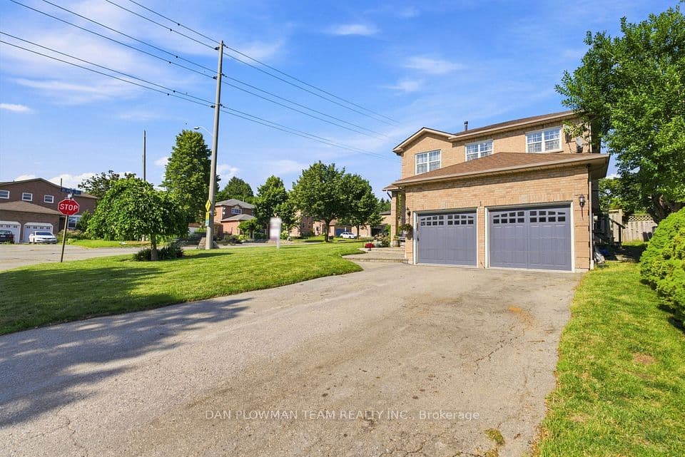 1 Murkar Crescent, Whitby, ON L1N 8Y4 – photo 2