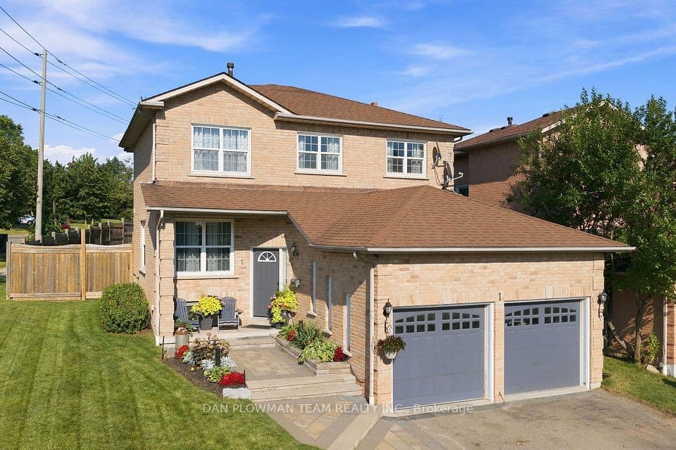 1 Murkar Crescent, Whitby, ON L1N 8Y4 – main photo