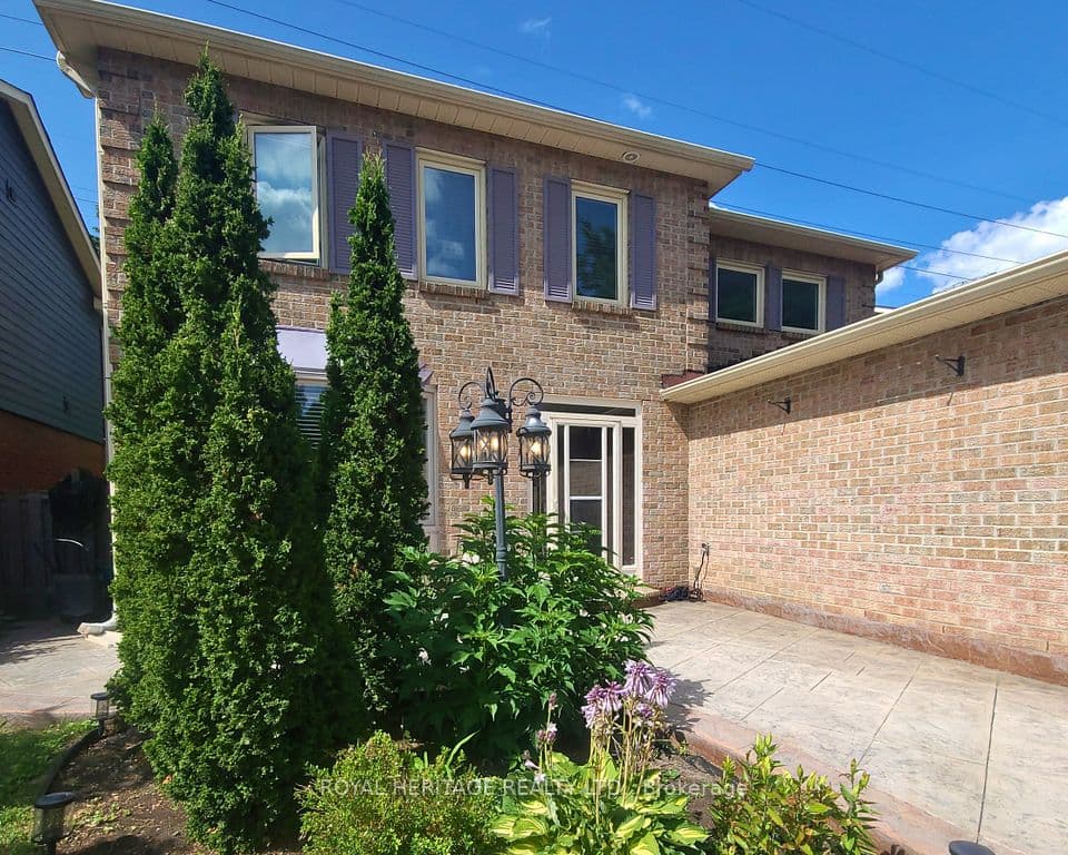 1221 Fieldstone Circle, Pickering, ON L1X 1B9 – photo 2