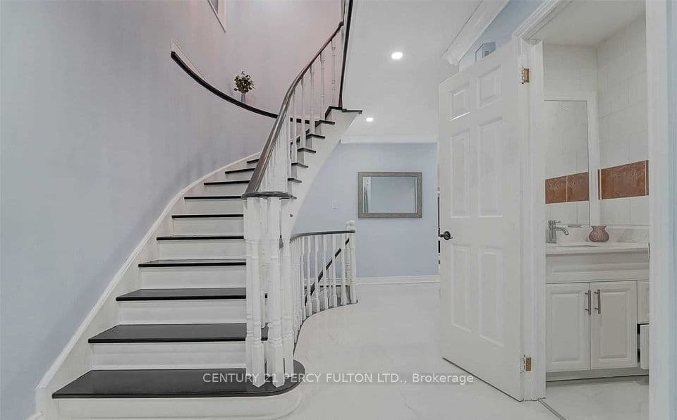 2034 Shay Drive, Pickering, ON L1X 1X9 – photo 3