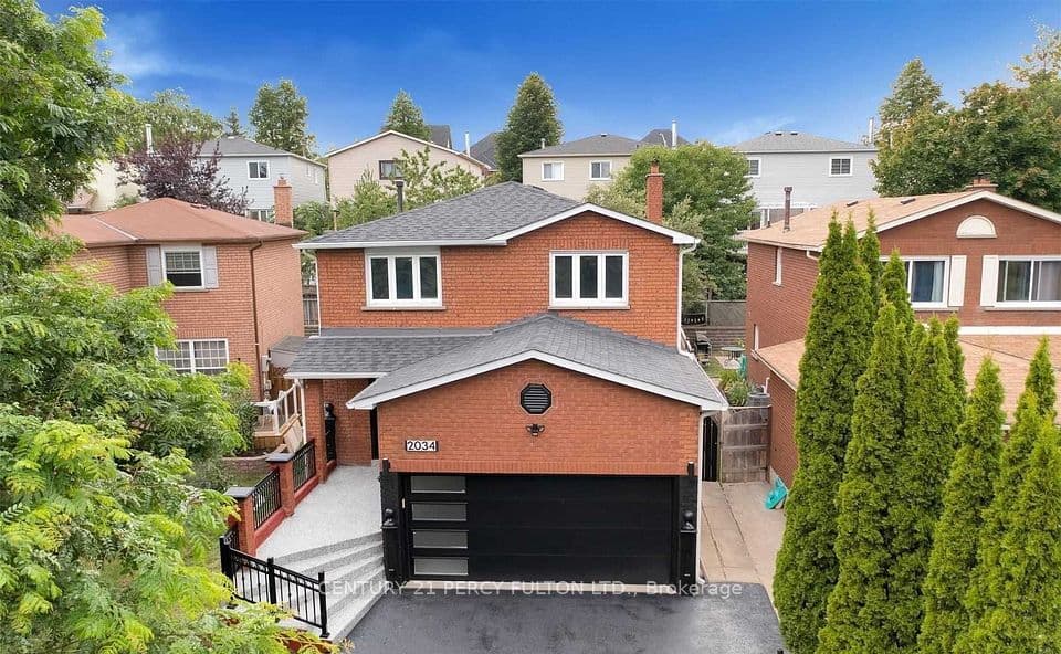 2034 Shay Drive, Pickering, ON L1X 1X9 – main photo