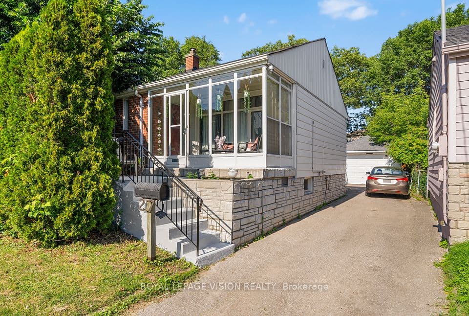 27 Eastville Avenue, Toronto, ON M1M 2N6 – photo 3