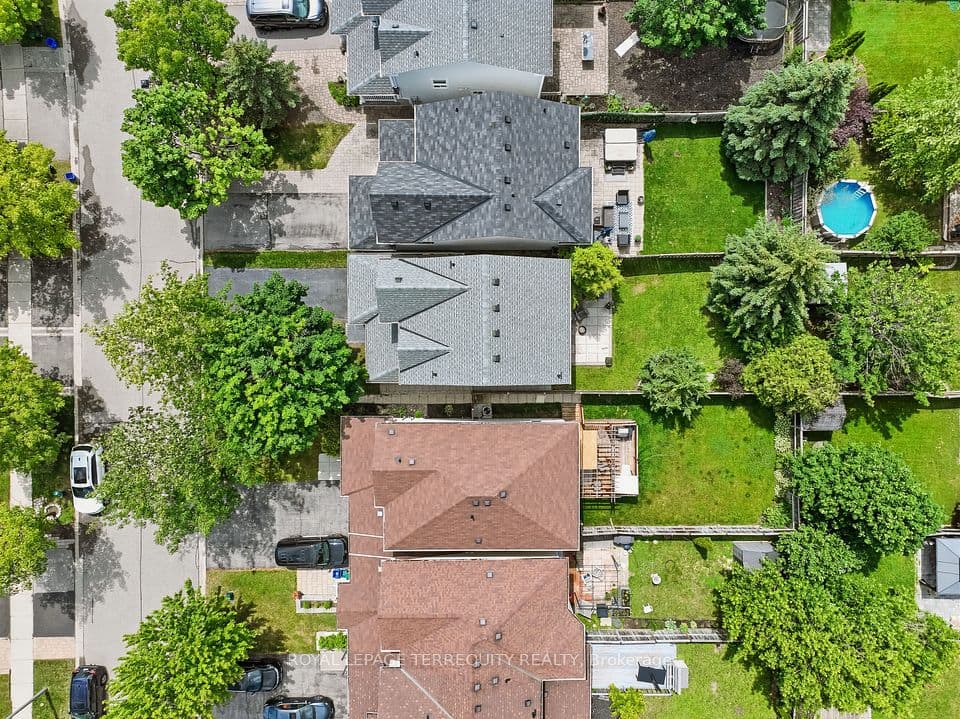 8 Sinden Drive, Whitby, ON L1M 2B8 – photo 2