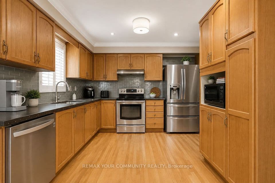 81 Garden Street, Whitby, ON L1N 9E7 – main photo