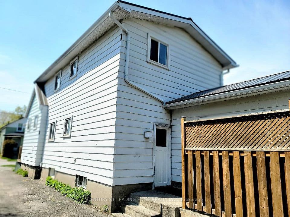 751 Gifford Street, Oshawa, ON L1H 4W1 – photo 2