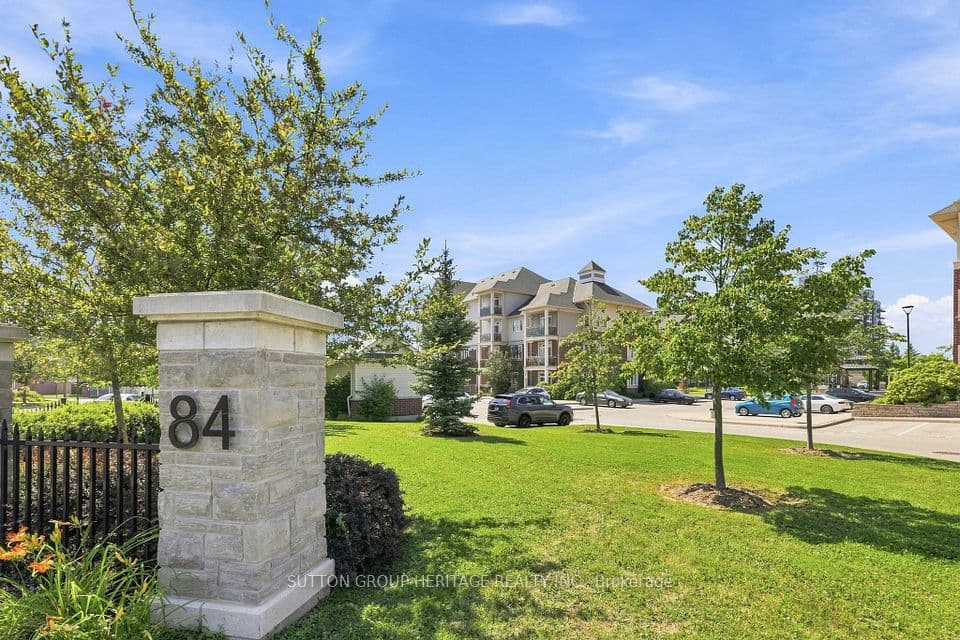 84 Aspen Springs Drive 108, Clarington, ON L1C 0V3 – main photo