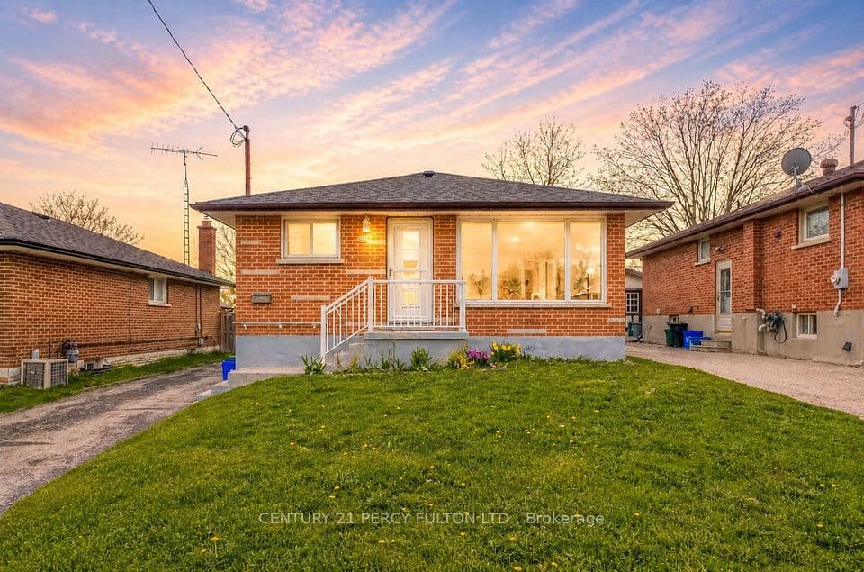 381 Conant Street, Oshawa, ON L1H 3S8 – main photo