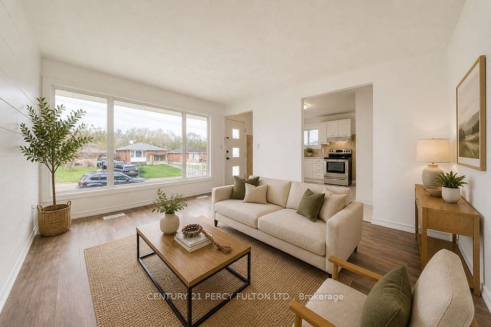 381 Conant Street, Oshawa, ON L1H 3S8 – photo 2