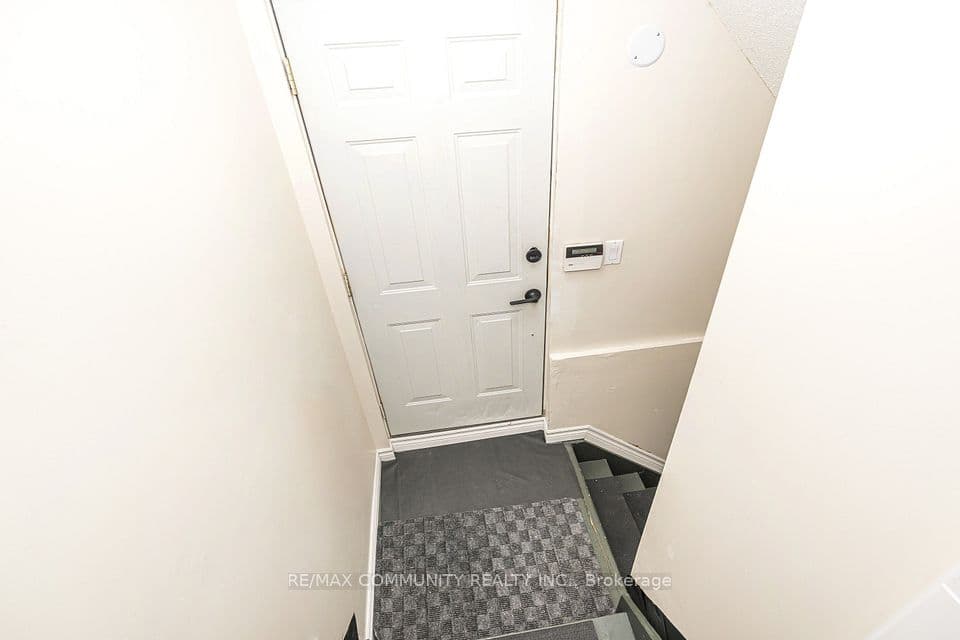 1597 Avonmore Square, Pickering, ON L1V 7H5 – photo 2