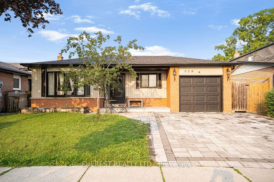 228 Michael Boulevard, Whitby, ON L1N 6E6 – main photo