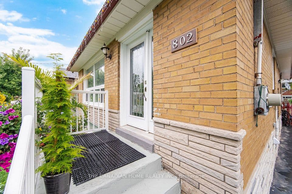 802 Brimorton Drive, Toronto, ON M1G 2S9 – photo 2