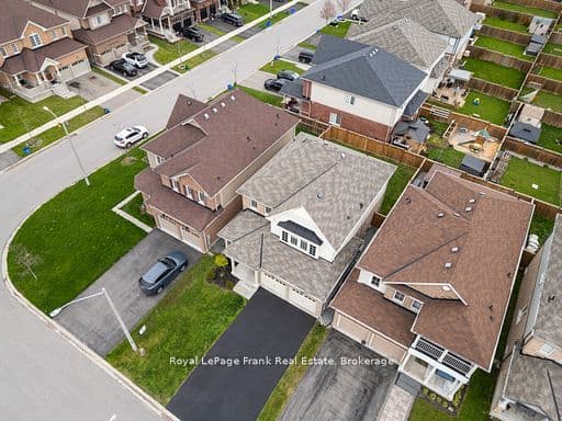 144 Bruce Cameron Drive, Clarington, ON L1C 0W3 – photo 3