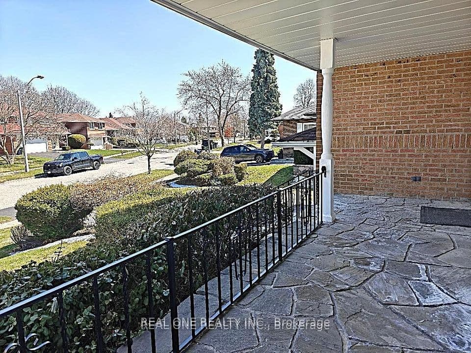22 Kenmanor Boulevard, Toronto, ON M1W 1R7 – photo 3