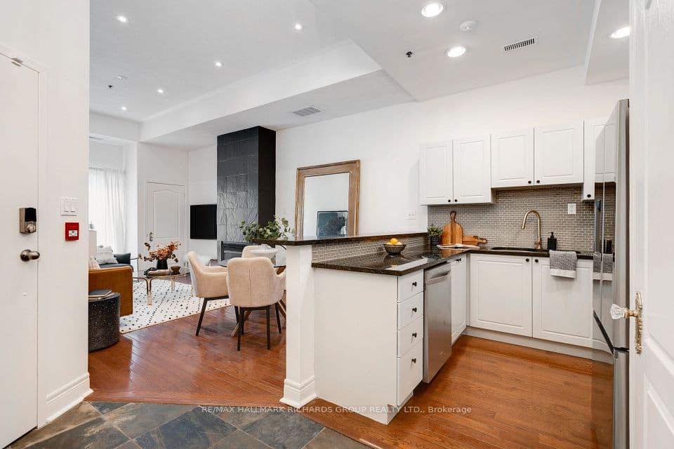 325 Kingston Road 101, Toronto, ON M4L 1T8 – photo 2