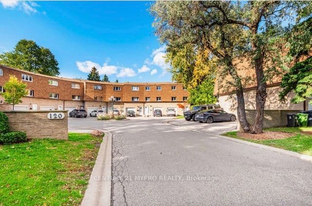 120 Beverly Glen Boulevard #61, Toronto, ON M1W 1W6 – main photo