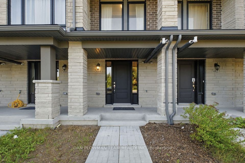 484 Salem Road S, Ajax, ON L1S 0G9 – main photo