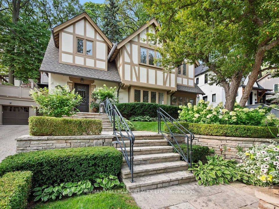 14 Pine Crescent, Toronto, ON M4E 1L2 – main photo