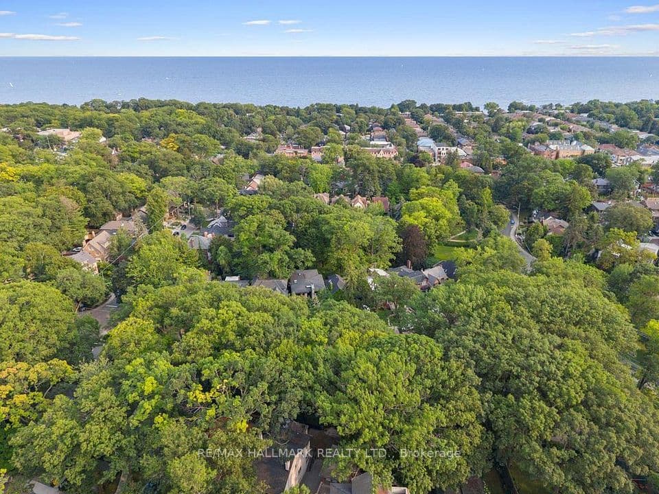 14 Pine Crescent, Toronto, ON M4E 1L2 – photo 3