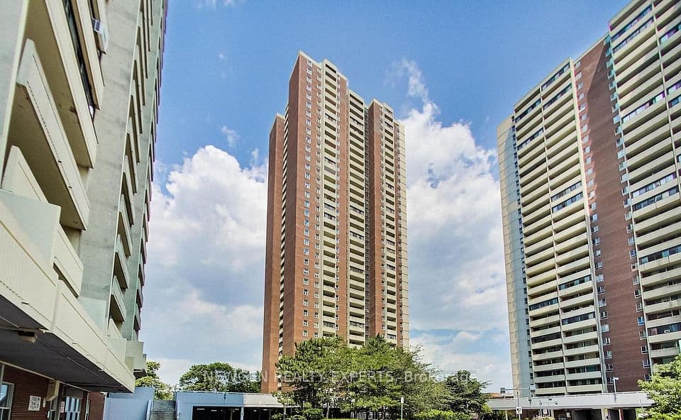 3 Massey Square 502, Toronto, ON M4C 5L5 – main photo