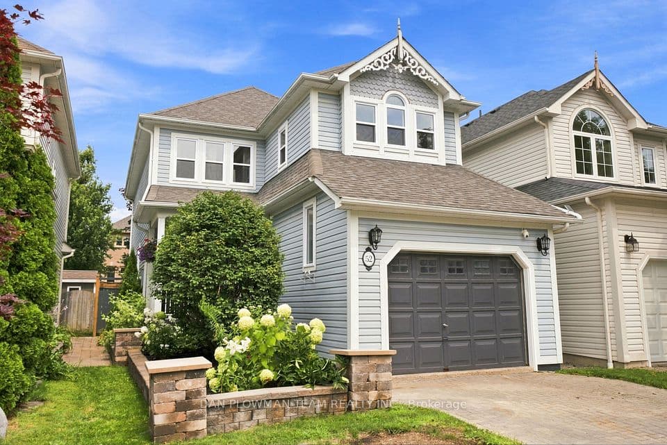 52 Wells Crescent, Whitby, ON L1M 1C9 – main photo