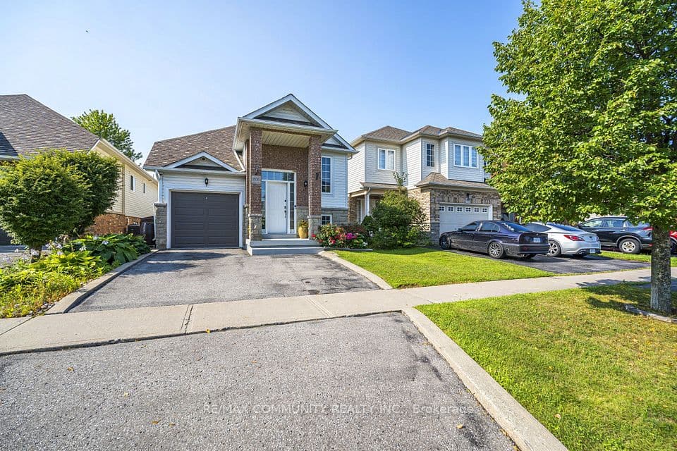 1606 Whitestone Drive, Oshawa, ON L1K 2R9 – main photo