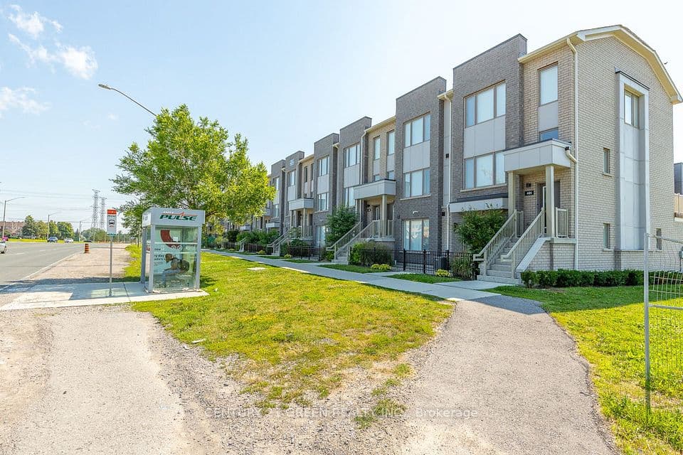 1525 Kingston Road 406, Pickering, ON L1V 0E9 – photo 3