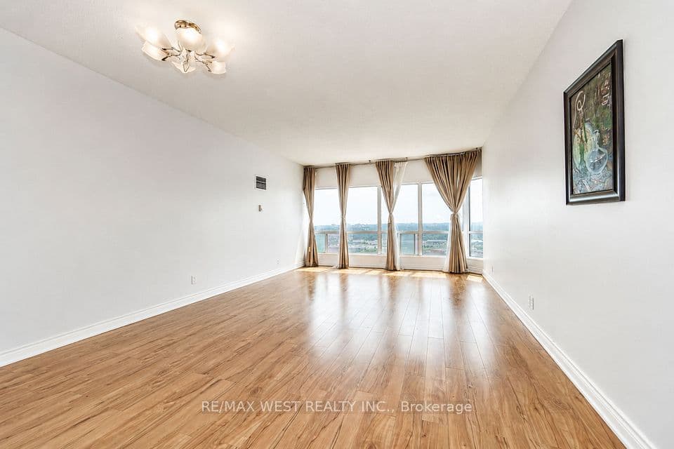 8 Lee Centre Drive PH103, Toronto, ON M1H 3H8 – photo 3