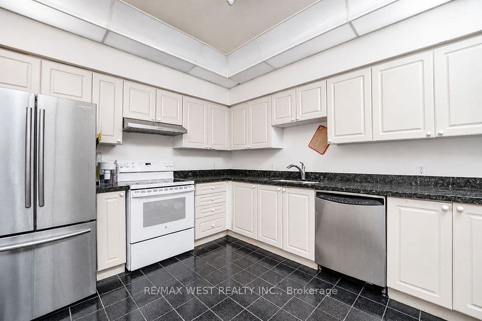 8 Lee Centre Drive PH103, Toronto, ON M1H 3H8 – photo 2