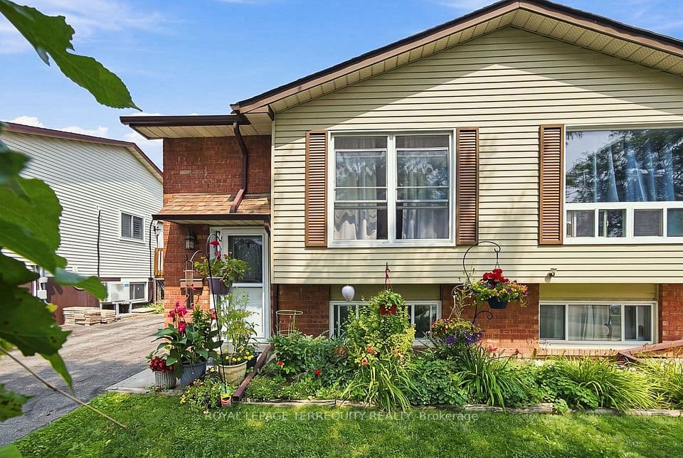 224 Medina Court, Oshawa, ON L1J 7E1 – main photo