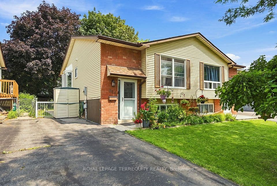 224 Medina Court, Oshawa, ON L1J 7E1 – photo 2