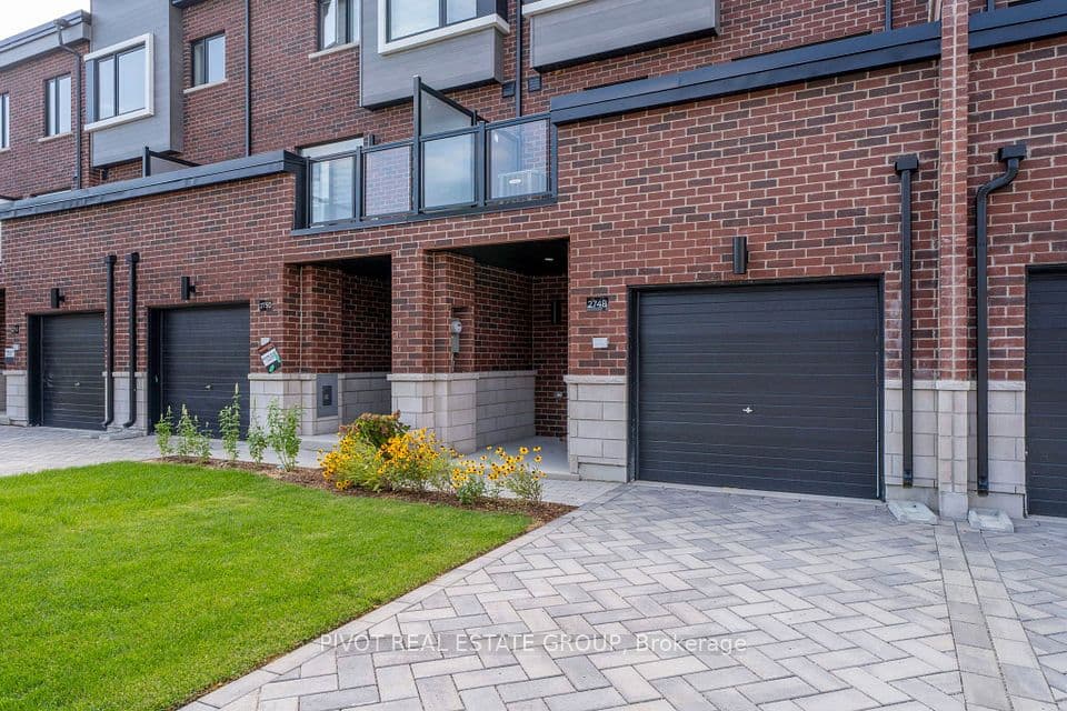 2748 Lawrence Avenue E, Toronto, ON M1P 0G9 – photo 2
