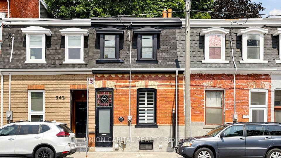 944 Dundas Street E, Toronto, ON M4M 1R3 – main photo