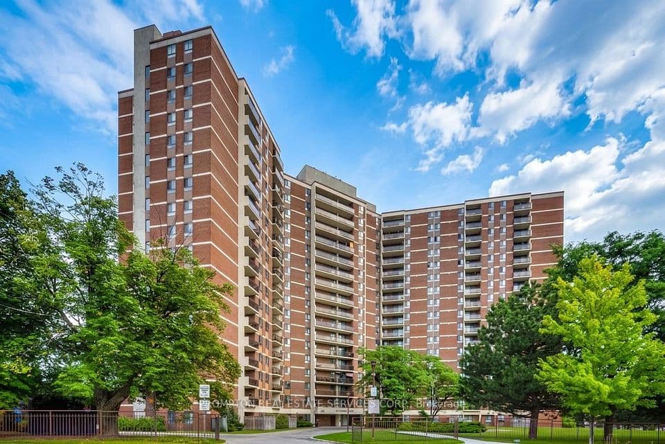 121 Trudelle Drive 104, Toronto, ON M1J 3K4 – main photo